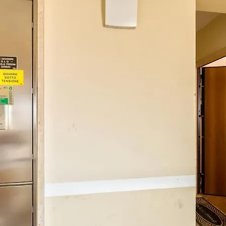 Unique & Strategic Flat, 50m From M4 Station Apartmán *