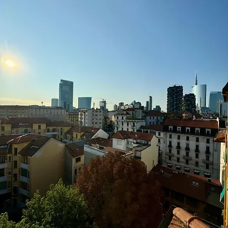 Attico Con Balcone In Centro A Isola Milano