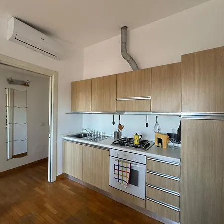 Isola- Attico Con Balcone Apartmán *