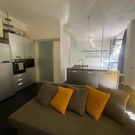 Private Garden Apartment, Navigli, 24h Security Lägenhet