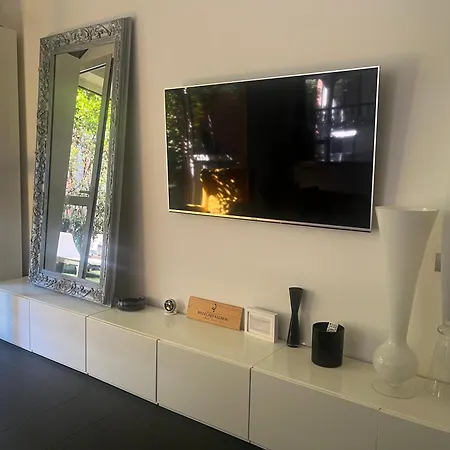 Private Garden Apartment, Navigli, 24h Security Milano
