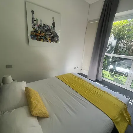 Private Garden Apartment, Navigli, 24h Security Apartment