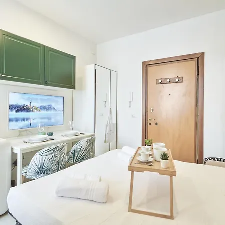 Easylife - - Muratori 10 - Porta Romana * Milánó