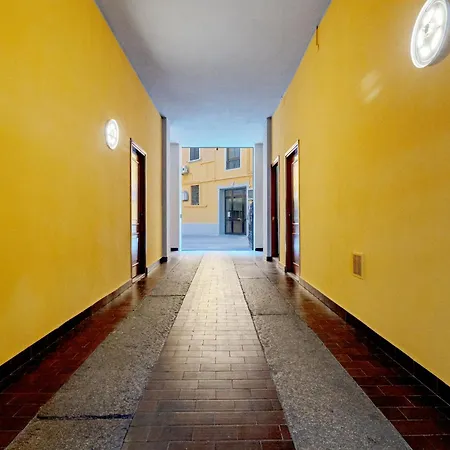 Comfortable Typical Old Style Apartament *