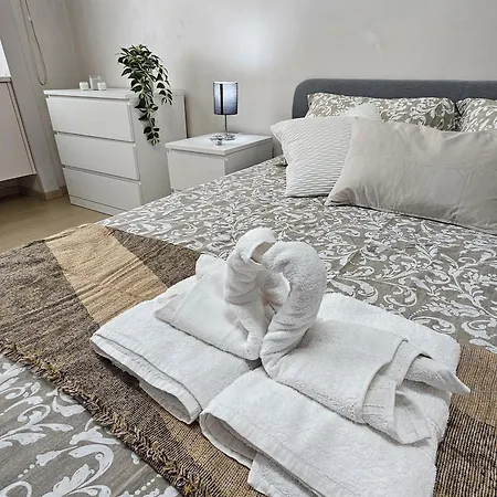Apartment Family Comfort, Duomo 15min Walk Away, With Parking In Front Milan