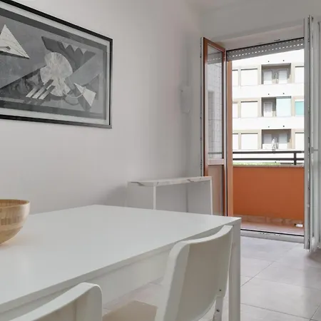 Apartment Ampio 3 Vicino M1 Turro Milan