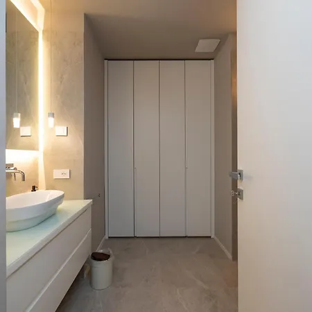 Xenia - Modern In Sant'ambrogio Milan