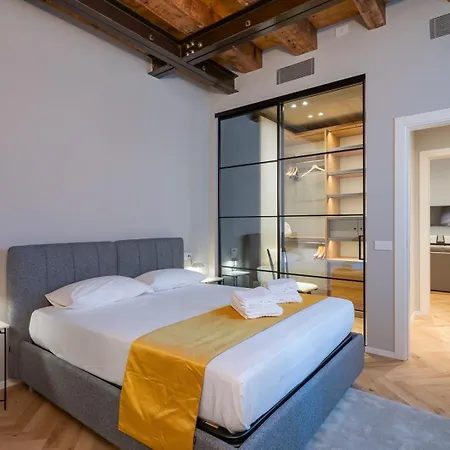 Xenia - Modern In Sant'ambrogio Apartment *