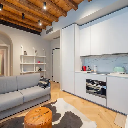 Xenia - Modern In Sant'ambrogio Διαμέρισμα *