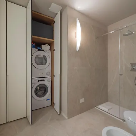 Xenia - Modern In Sant'ambrogio Apartment *