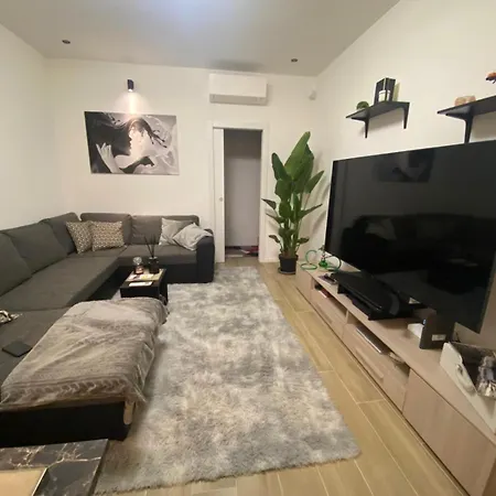 Yea - Your Exclusive Loft Next To Station Apartment *