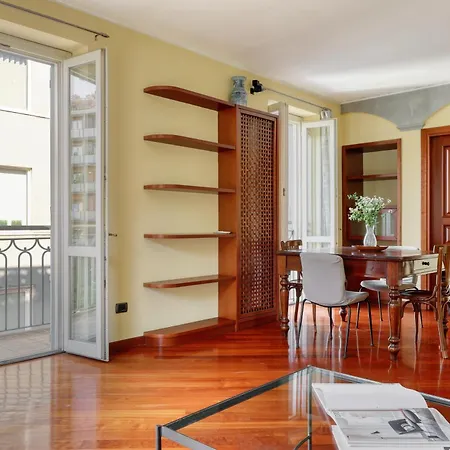 Joivy Delightful 2br Flat Near Navigli * Milánó