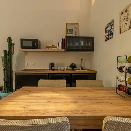 Bilocale Chic In Tropical A Due Passi Da Stazione Mediolan