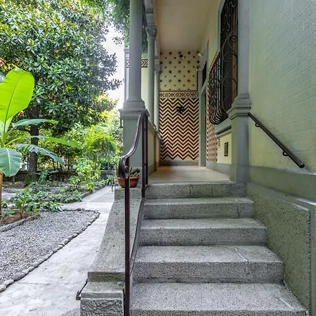 Bilocale Chic In Tropical A Due Passi Da Stazione Apartment