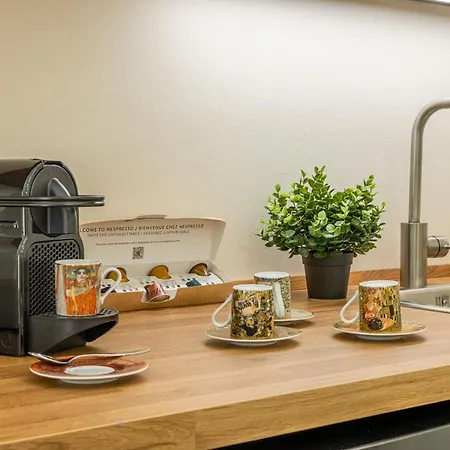 Bilocale Chic In Tropical A Due Passi Da Stazione