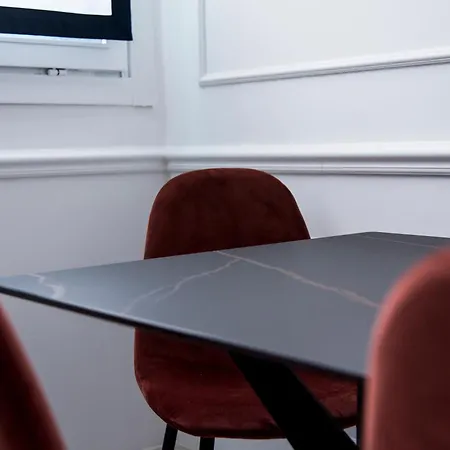 Youhosty - Mascagni 20 * Mailand