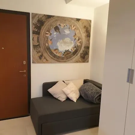 Garden Flat In Navigli Zone Milano