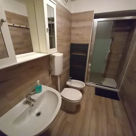 4 Rooms,2free Parking Station Central *