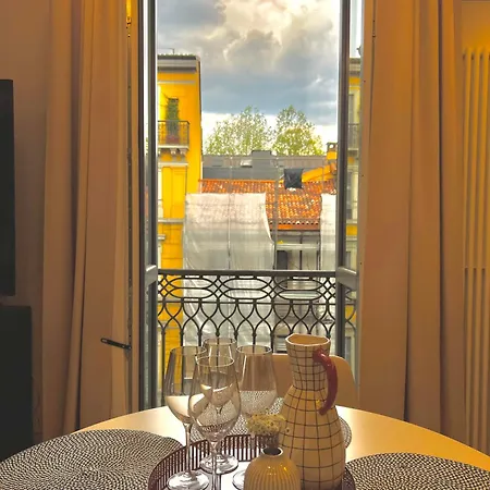 아파트 Design On 2 Floors Via Della Spiga *