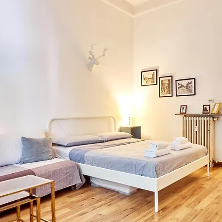 Classic Commenda - Porta Romana - 150 Meters From Mangiagalli Apartment