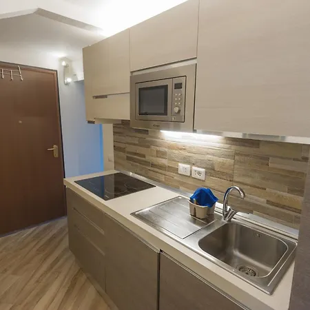 Apartment Deluxe Attic For 2, With Amazing Terrace And Poweful Wi-fi - Very Near The Metro, Position, Very Well Connected To Train Stations And Malpensa, Linate And Begramo Airports *
