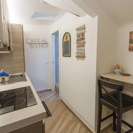 Deluxe Attic For 2, With Amazing Terrace And Poweful Wi-fi - Very Near The Metro, Position, Very Well Connected To Train Stations And Malpensa, Linate And Begramo Airports *