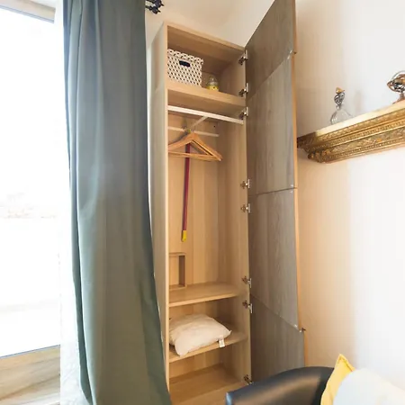 Deluxe Attic For 2, With Amazing Terrace And Poweful Wi-fi - Very Near The Metro, Position, Very Well Connected To Train Stations And Malpensa, Linate And Begramo Airports
