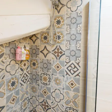 Apartment Deluxe Attic For 2, With Amazing Terrace And Poweful Wi-fi - Very Near The Metro, Position, Very Well Connected To Train Stations And Malpensa, Linate And Begramo Airports Milan