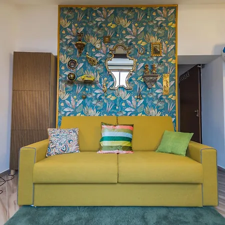Apartment Deluxe Attic For 2, With Amazing Terrace And Poweful Wi-fi - Very Near The Metro, Position, Very Well Connected To Train Stations And Malpensa, Linate And Begramo Airports