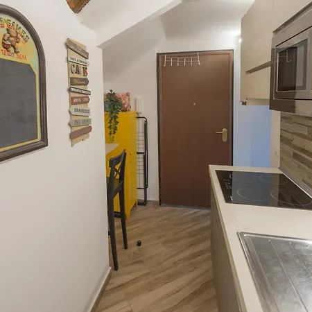 Deluxe Attic For 2, With Amazing Terrace And Poweful Wi-fi - Very Near The Metro, Position, Very Well Connected To Train Stations And Malpensa, Linate And Begramo Airports *