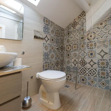 Apartment Deluxe Attic For 2, With Amazing Terrace And Poweful Wi-fi - Very Near The Metro, Position, Very Well Connected To Train Stations And Malpensa, Linate And Begramo Airports *