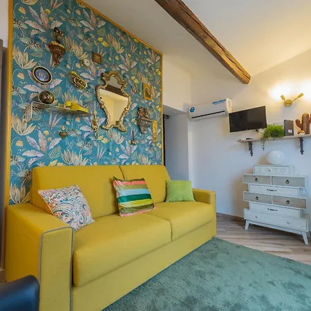 Deluxe Attic For 2, With Amazing Terrace And Poweful Wi-fi - Very Near The Metro, Position, Very Well Connected To Train Stations And Malpensa, Linate And Begramo Airports Apartment Milan