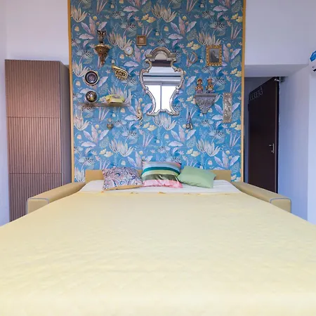 Deluxe Attic For 2, With Amazing Terrace And Poweful Wi-fi - Very Near The Metro, Position, Very Well Connected To Train Stations And Malpensa, Linate And Begramo Airports