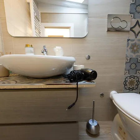Deluxe Attic For 2, With Amazing Terrace And Poweful Wi-fi - Very Near The Metro, Position, Very Well Connected To Train Stations And Malpensa, Linate And Begramo Airports *