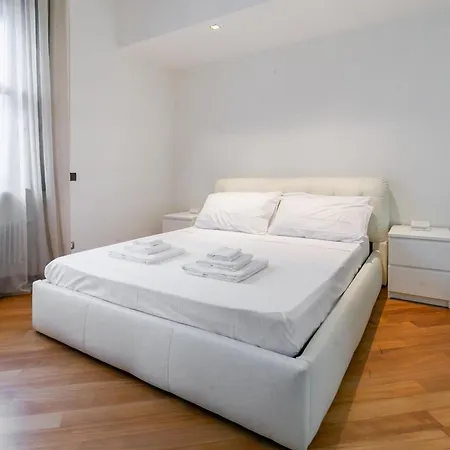 San Babila Luxury - In The Heart Of Fashion Disctrict Apartment *