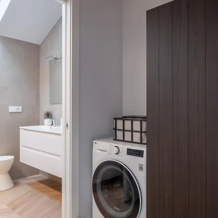 Design On 2 Floors Via Della Spiga * Milano