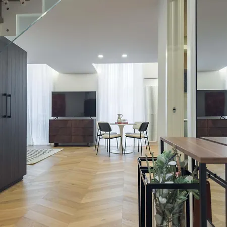 Design On 2 Floors Via Della Spiga Appartamento