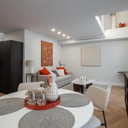 아파트 Design On 2 Floors Via Della Spiga *