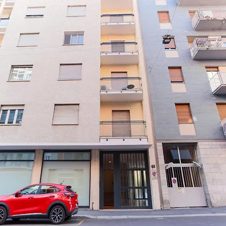 The Rent - Spacious And Renovated Multi-room In The Missori Area * Milan