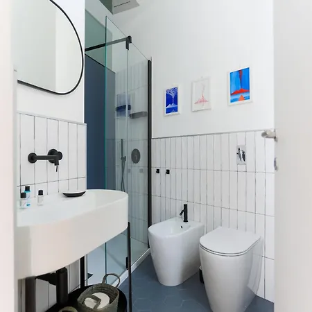 Apartment The Rent - Spacious And Renovated Multi-room In The Missori Area