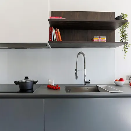 The Rent - Spacious And Renovated Multi-room In The Missori Area *