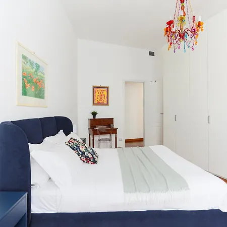 The Rent - Spacious And Renovated Multi-room In The Missori Area Apartment Milan