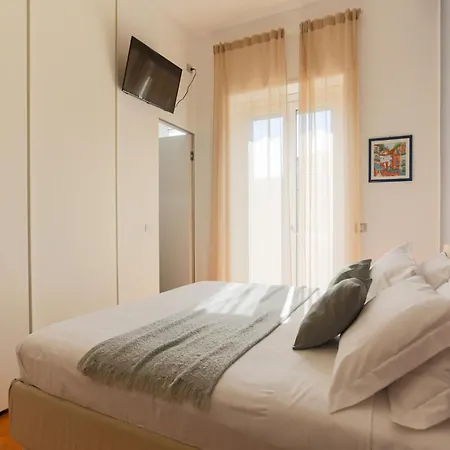 Apartment The Rent - Spacious And Renovated Multi-room In The Missori Area Milan