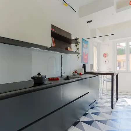 The Rent - Spacious And Renovated Multi-room In The Missori Area