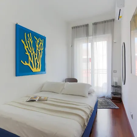 The Rent - Spacious And Renovated Multi-room In The Missori Area Apartment