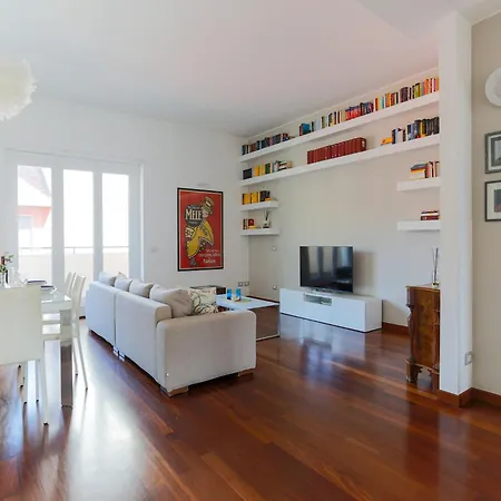 Apartment The Rent - Spacious And Renovated Multi-room In The Missori Area