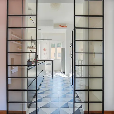 The Rent - Spacious And Renovated Multi-room In The Missori Area * Milan