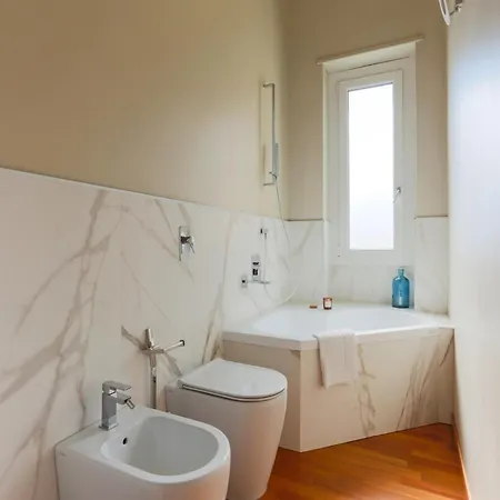 The Rent - Spacious And Renovated Multi-room In The Missori Area
