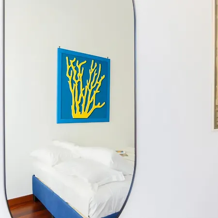 The Rent - Spacious And Renovated Multi-room In The Missori Area Apartment Milan