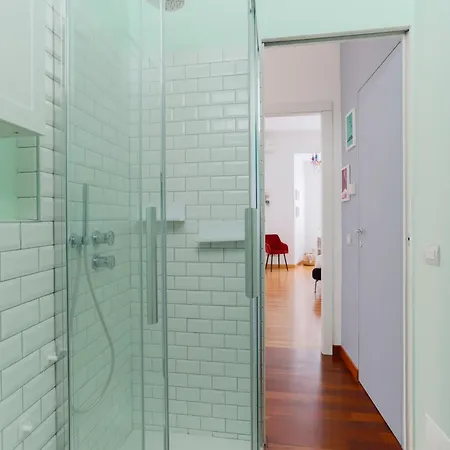 The Rent - Spacious And Renovated Multi-room In The Missori Area Apartment
